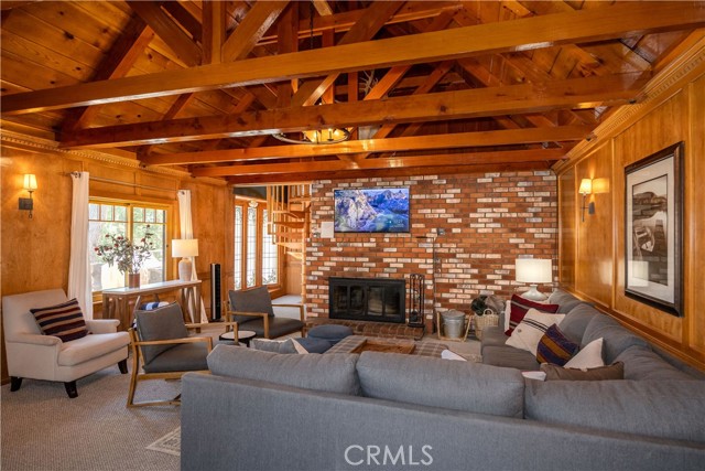 Detail Gallery Image 4 of 41 For 40153 Lakeview Dr, Big Bear Lake,  CA 92315 - 4 Beds | 3 Baths