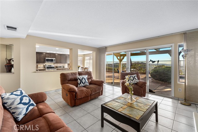 1701 Calle Catalina, San Dimas CA: https://media.crmls.org/medias/19b636e4-2c16-4871-92db-4691490d6833.jpg