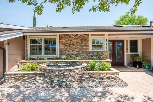 Detail Gallery Image 4 of 54 For 16426 Knollwood Dr, Granada Hills,  CA 91344 - 5 Beds | 4 Baths