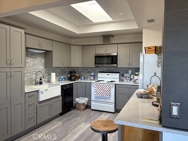 Detail Gallery Image 3 of 27 For 28375 Paseo Grande, Menifee,  CA 92586 - 2 Beds | 2 Baths