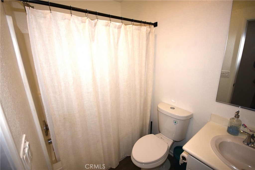 https://media.crmls.org/medias/19b97d74-2507-4865-9a44-1ca44f4cd84a.jpg?preset=X-Large