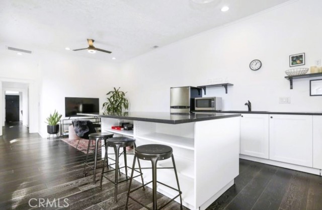 Detail Gallery Image 2 of 13 For 210 E High Ave, Redlands,  CA 92374 - 1 Beds | 1 Baths