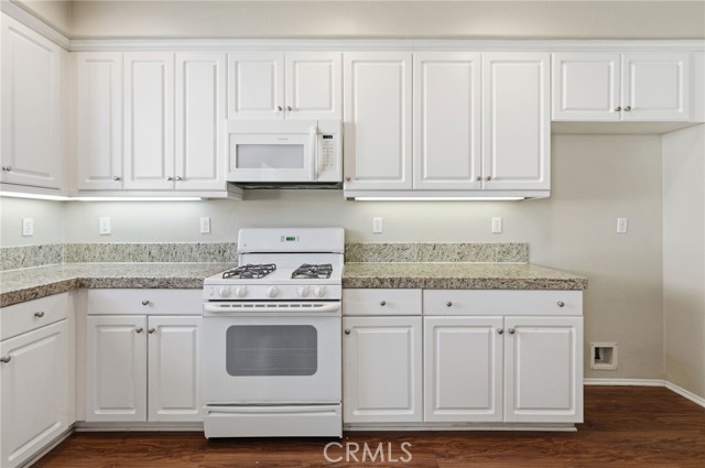 Detail Gallery Image 13 of 49 For 33710 Willow Haven, Murrieta,  CA 92563 - 3 Beds | 2/1 Baths