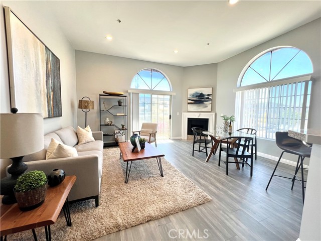 Detail Gallery Image 2 of 29 For 11445 Moorpark St #18,  Studio City,  CA 91602 - 1 Beds | 2 Baths