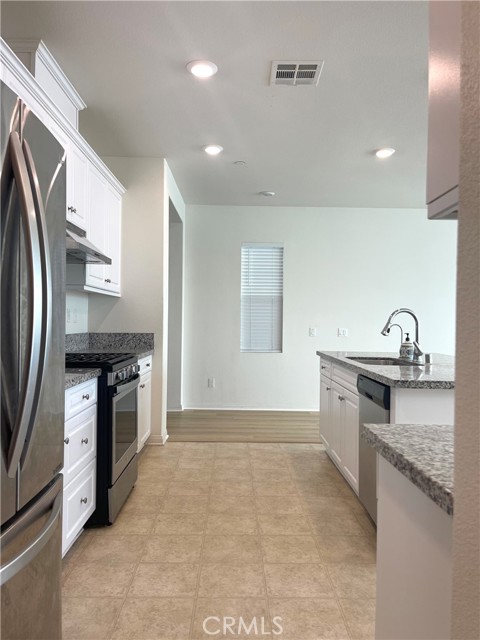 Detail Gallery Image 4 of 20 For 2076 E Bulletin Privado, Ontario,  CA 91764 - 4 Beds | 2/1 Baths