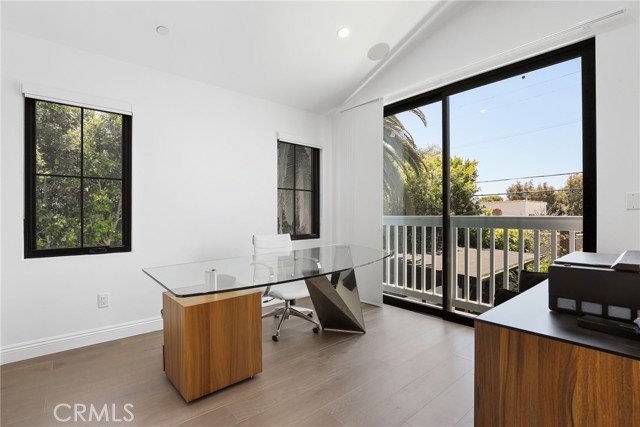 535 N Sierra Bonita Avenue, Los Angeles CA: https://media.crmls.org/medias/19bbdc42-4a42-482c-9f1c-0d1658e5e0de.jpg