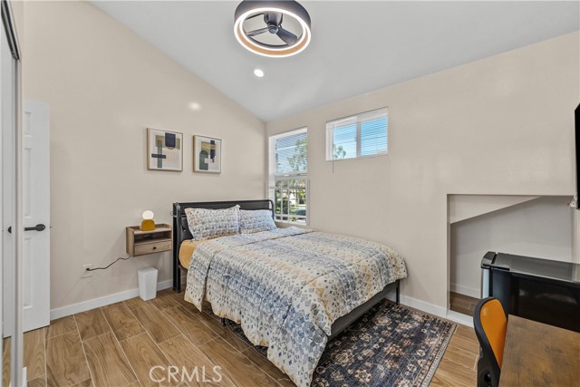 Detail Gallery Image 10 of 33 For 6920 1/2 Loma Verde, Canoga Park,  CA 91303 - 3 Beds | 3 Baths