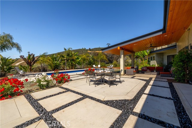 1088 Via Conca Doro, Vista CA: https://media.crmls.org/medias/19bc3aa4-3b62-4c48-be44-b61e5aecf3da.jpg