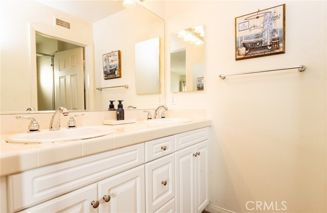 Detail Gallery Image 16 of 39 For 10285 Corte Fina Ln, Bellflower,  CA 90706 - 3 Beds | 3/1 Baths