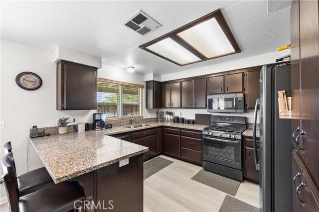 Detail Gallery Image 12 of 42 For 8413 Ironwood Ave, California City,  CA 93505 - 3 Beds | 2 Baths