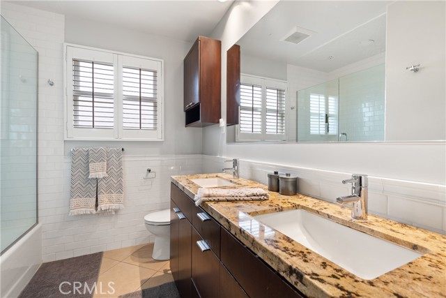 6860 E Roxanne Way, Long Beach CA: https://media.crmls.org/medias/19be24ec-aa2b-4856-abd4-f0f66eb7bdcb.jpg