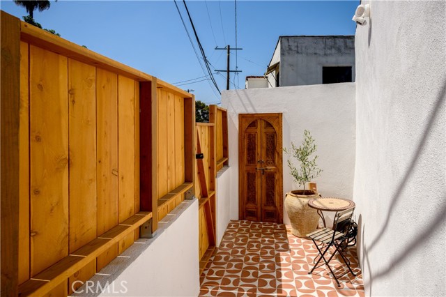 811 Maltman Avenue, Los Angeles CA: https://media.crmls.org/medias/19be3056-1333-4bb5-aacc-8f54554ce4c6.jpg
