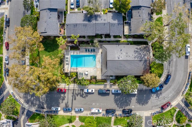 8482 Benjamin Drive, Huntington Beach CA: https://media.crmls.org/medias/19bf06b1-4a69-41fe-a2a8-e4da8cb4940c.jpg