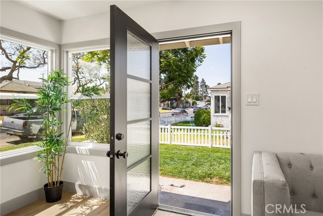 2510 Termino Avenue, Long Beach CA: https://media.crmls.org/medias/19bf2ef9-c432-419d-b92c-56f8f0e951ae.jpg