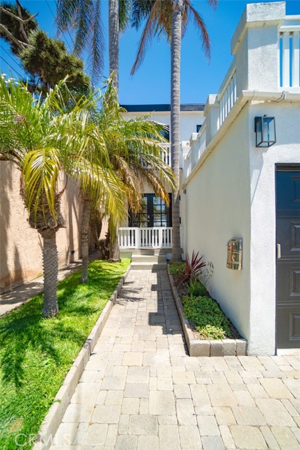Detail Gallery Image 6 of 45 For 1742 Dixon St, Redondo Beach,  CA 90278 - 3 Beds | 2 Baths