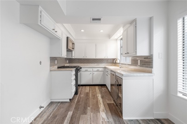 Detail Gallery Image 17 of 46 For 5100 Riverton Ave #14,  North Hollywood,  CA 91601 - 3 Beds | 2/1 Baths
