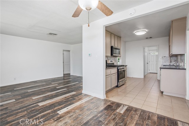 Detail Gallery Image 14 of 54 For 240 E 52nd St, San Bernardino,  CA 92404 - 4 Beds | 2/1 Baths