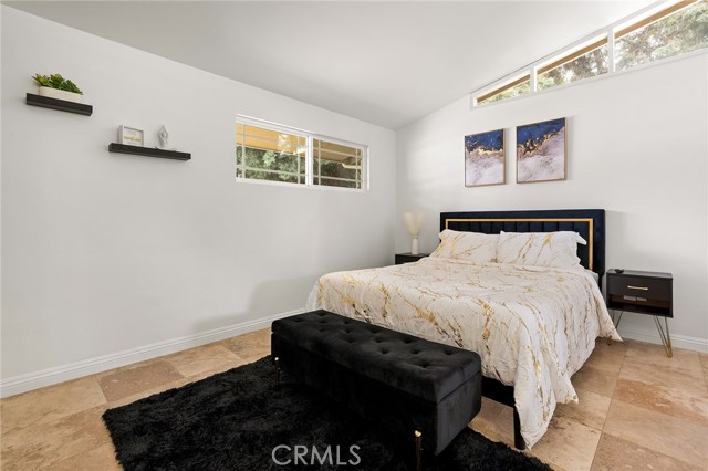 Detail Gallery Image 15 of 27 For 20300 Oxnard, Woodland Hills,  CA 91367 - 3 Beds | 2 Baths