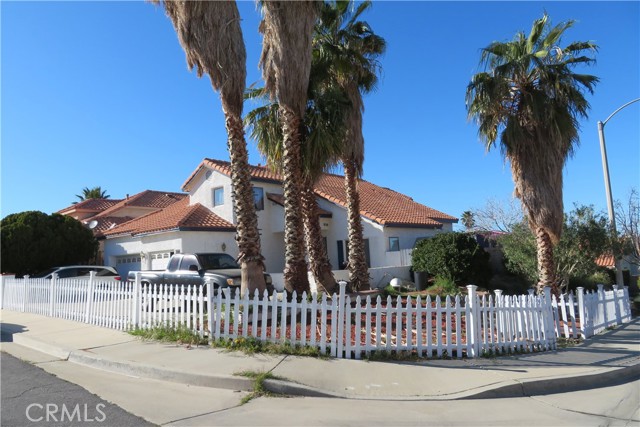 Detail Gallery Image 8 of 16 For 435 Questa Ct, Palmdale,  CA 93551 - 5 Beds | 3 Baths