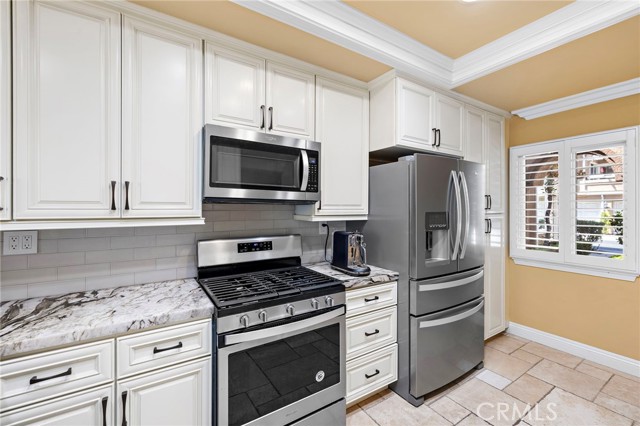 24210 Jasper Lake Lane, Lake Forest CA: https://media.crmls.org/medias/19c1f33c-340f-4473-b99a-6c50a557c90f.jpg