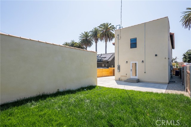 Detail Gallery Image 21 of 24 For 2338 S Cloverdale Ave, Los Angeles,  CA 90016 - 3 Beds | 2 Baths