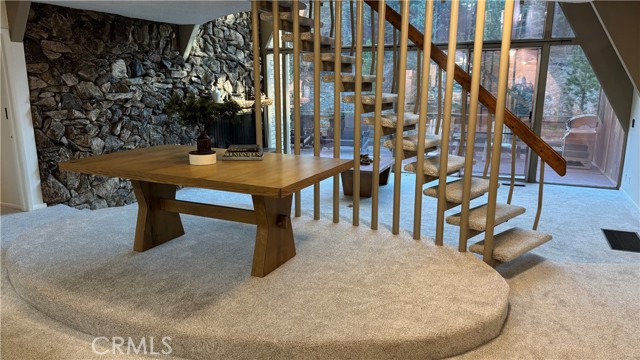 Detail Gallery Image 7 of 13 For 180 Grass Valley #37,  Lake Arrowhead,  CA 92352 - 2 Beds | 2 Baths