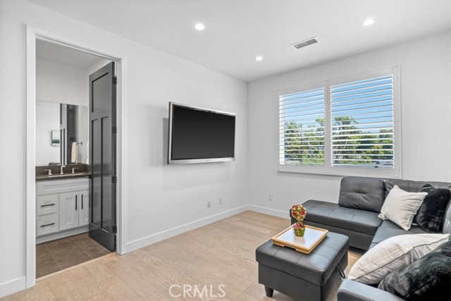 3213 Pine Ave, Manhattan Beach, California 90266, 5 Bedrooms Bedrooms, ,1 BathroomBathrooms,Residential,Sold,Pine Ave,SB22146634