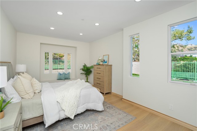 3318 Durham Court, Burbank CA: https://media.crmls.org/medias/19c31e0b-c0ca-449f-89ad-57ff525ca93e.jpg