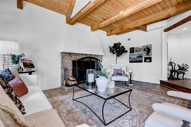 2917 N Poinsettia Avenue, Manhattan Beach CA: https://media.crmls.org/medias/19c34189-0aca-4eac-9e3a-7d25713e0ac4.jpg