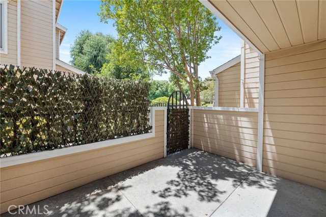 7038 De Celis Place, Van Nuys CA: https://media.crmls.org/medias/19c3aa3d-f3a0-47f9-ad4f-a00368fcdfca.jpg