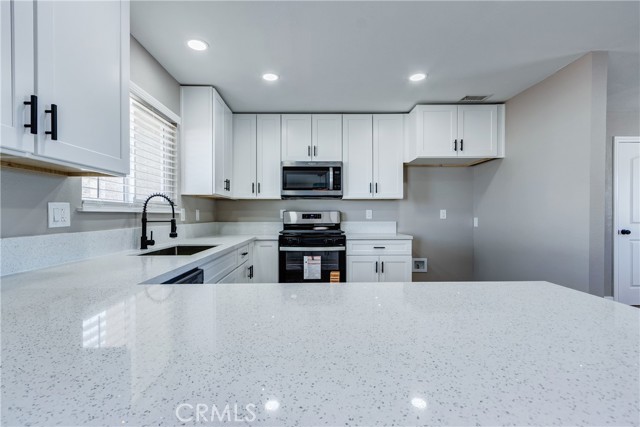 Detail Gallery Image 16 of 41 For 16469 Chippewa, Apple Valley,  CA 92307 - 3 Beds | 2 Baths