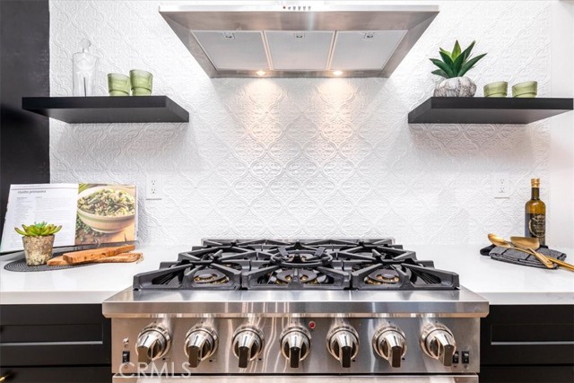 312 N Bronson Avenue, Los Angeles CA: https://media.crmls.org/medias/19c44170-88e7-4480-b0be-319878e06068.jpg
