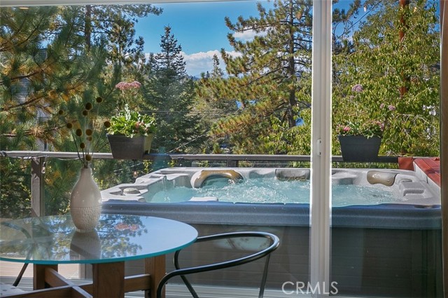 Detail Gallery Image 16 of 29 For 514 Emerald Drive, Lake Arrowhead,  CA 92352 - 3 Beds | 2 Baths