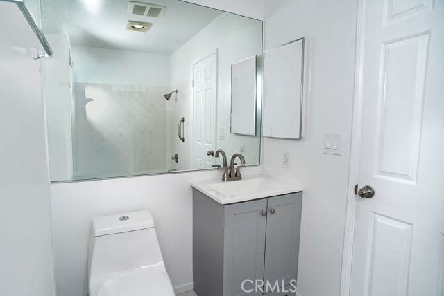 Detail Gallery Image 6 of 17 For 21650 Burbank #115,  Woodland Hills,  CA 91367 - 2 Beds | 2 Baths