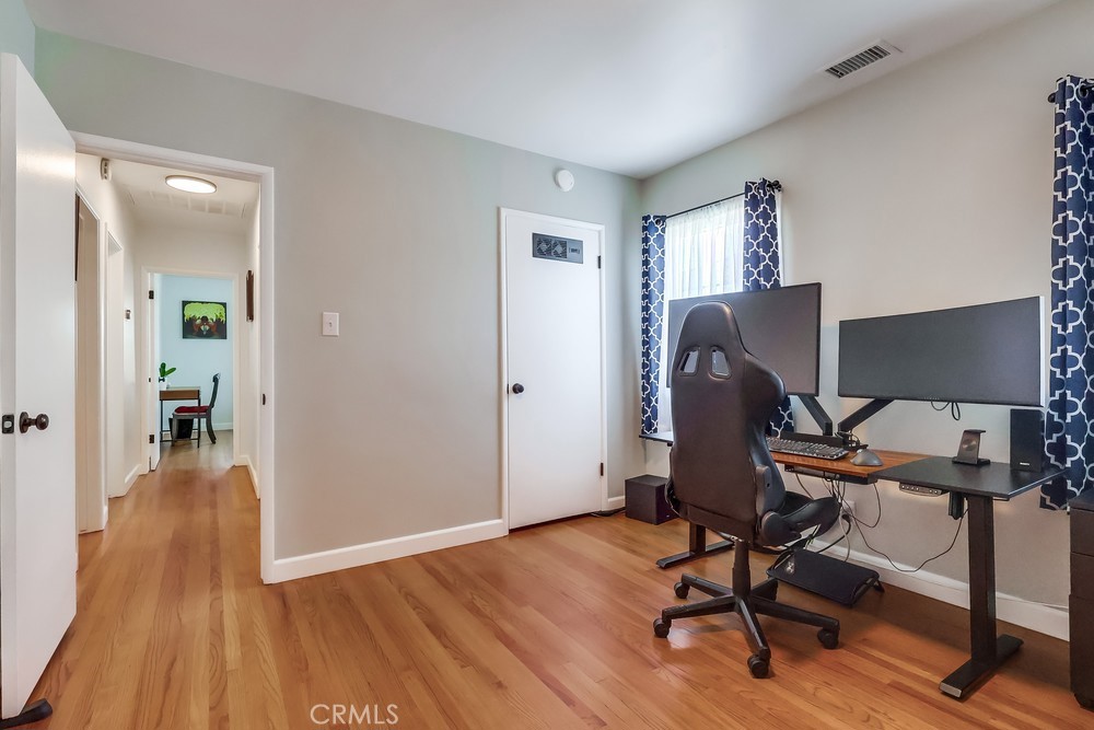 https://media.crmls.org/medias/19c5d30f-a679-4952-a841-f22271a5cc64.jpg?preset=X-Large