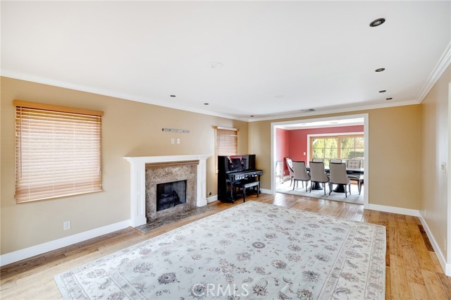 Detail Gallery Image 4 of 46 For 222 W Kenneth, Glendale,  CA 91202 - 4 Beds | 4 Baths