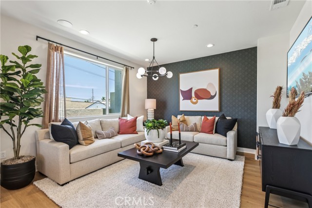 Detail Gallery Image 2 of 10 For 11714 Arkansas St a,  Artesia,  CA 90701 - 3 Beds | 2/1 Baths