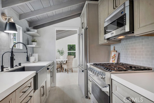 10 Camel Point, Laguna Beach CA: https://media.crmls.org/medias/19c7f8ca-8230-413f-be46-88e9b25a5817.jpg