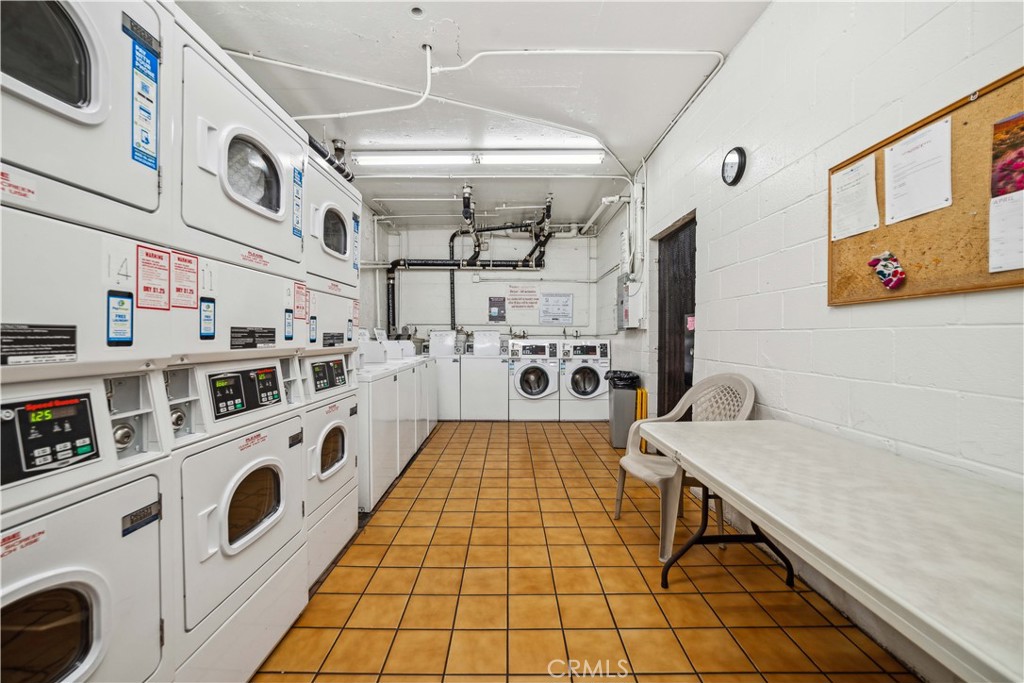 https://media.crmls.org/medias/19c805a2-b525-4eff-be59-7614227df5eb.jpg?preset=X-Large