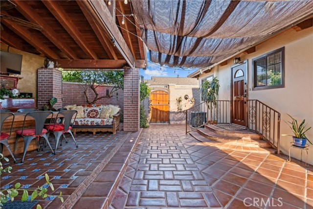 513 E Hillsdale Street, Inglewood CA: https://media.crmls.org/medias/19c8d06c-5206-45b5-bef1-17b69927ef7a.jpg