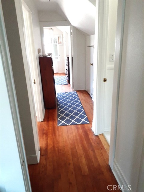 413 Ocean Avenue, Seal Beach CA: https://media.crmls.org/medias/19c99974-88f7-4bba-826d-0700b7ea7f6a.jpg