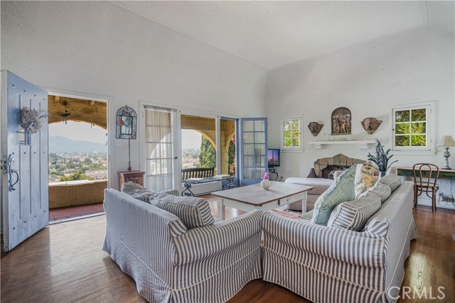 Detail Gallery Image 3 of 25 For 1224 Oberlin Dr, Glendale,  CA 91205 - 1 Beds | 1 Baths