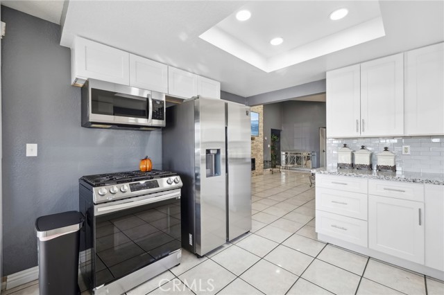 647 Muir Avenue, Pomona CA: https://media.crmls.org/medias/19ca5ff3-89ed-4334-928c-0093f206170e.jpg