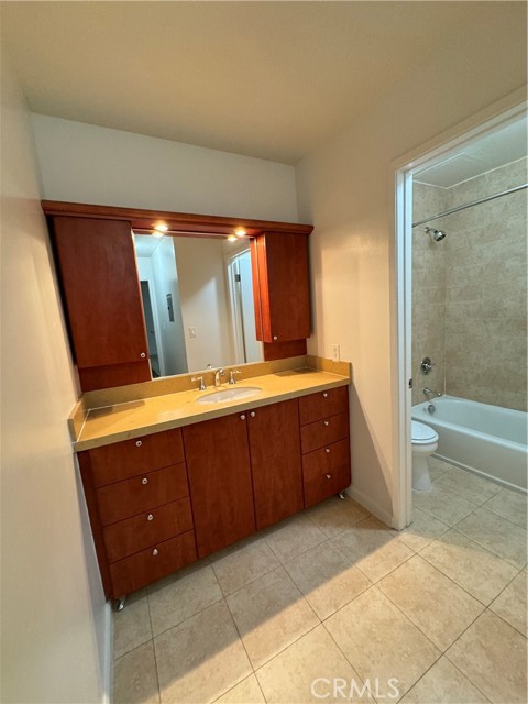Detail Gallery Image 15 of 28 For 20327 Saticoy St #202,  Winnetka,  CA 91306 - 1 Beds | 1 Baths