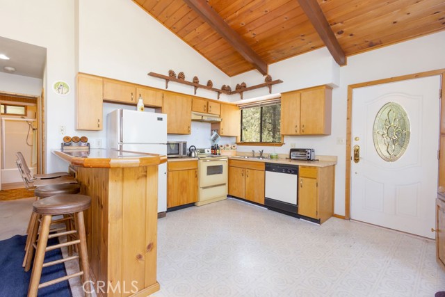 15529 San Moritz Drive, Pine Mountain Club CA: https://media.crmls.org/medias/19ca7d05-849e-4b1a-855c-6bd98045ff5e.jpg