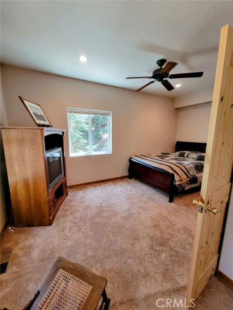 Detail Gallery Image 19 of 19 For 1053 Lausanne Dr, Crestline,  CA 92325 - 3 Beds | 2/1 Baths