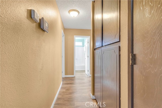 Detail Gallery Image 13 of 26 For 21055 Thunderbird Rd, Apple Valley,  CA 92307 - 3 Beds | 2 Baths