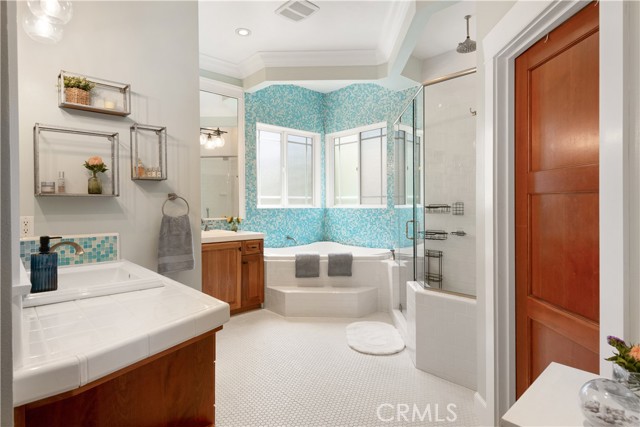 202 Avenue H, Redondo Beach CA: https://media.crmls.org/medias/19cae777-e19c-4d9e-b03a-6971ef1c9bee.jpg