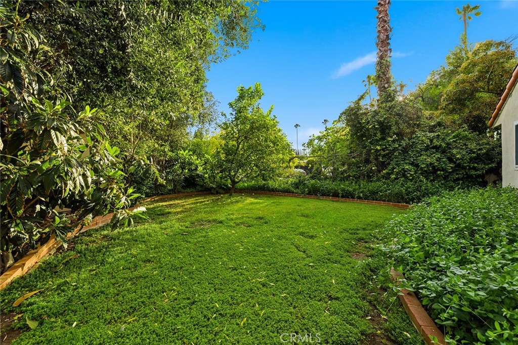 https://media.crmls.org/medias/19cb79f0-05a8-4dd6-be88-0efe09746dab.jpg?preset=X-Large