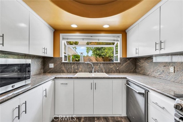 Detail Gallery Image 11 of 36 For 23172 Gainford St, Woodland Hills,  CA 91364 - 3 Beds | 2/1 Baths